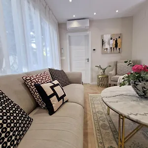 https://apt-sun-palms-luxurious-2-bedroom-with-a-great-pool-area.1costadelsol.com